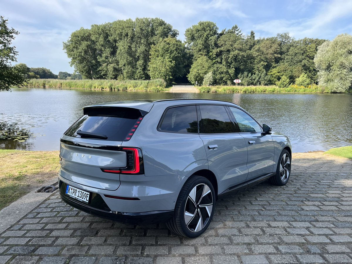 GerdKebschull's tweet image. *Volvo EX90*
Ab heute im Test. Sehr cool, 7-Sitzer mit mächtig Power und Reichweite.
#volvo #volvoex90 @VolvoCarPR_DE @volvocars @VolvoTrucks_de @VolvoCarCH @VolvoCarUSA