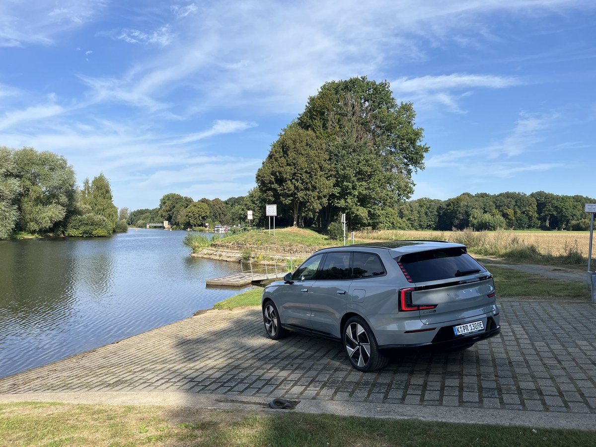 GerdKebschull's tweet image. *Volvo EX90*
Ab heute im Test. Sehr cool, 7-Sitzer mit mächtig Power und Reichweite.
#volvo #volvoex90 @VolvoCarPR_DE @volvocars @VolvoTrucks_de @VolvoCarCH @VolvoCarUSA