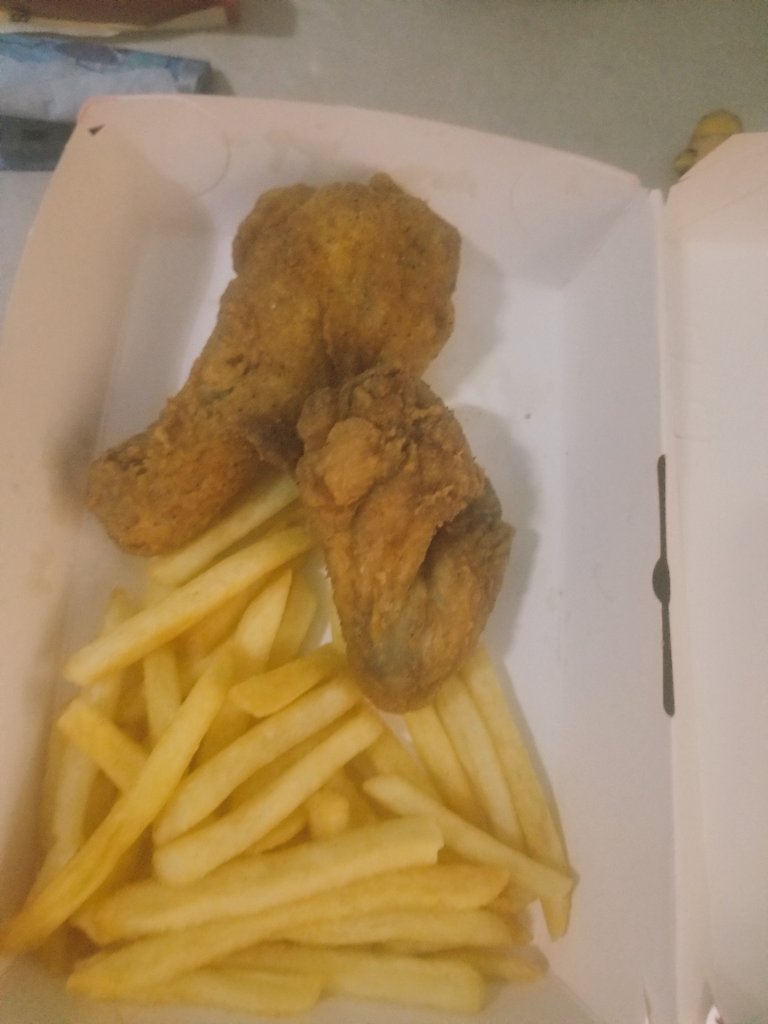 DaphneNush's tweet photo. KFC like seriously????? https://t.co/srdOCHeoR7