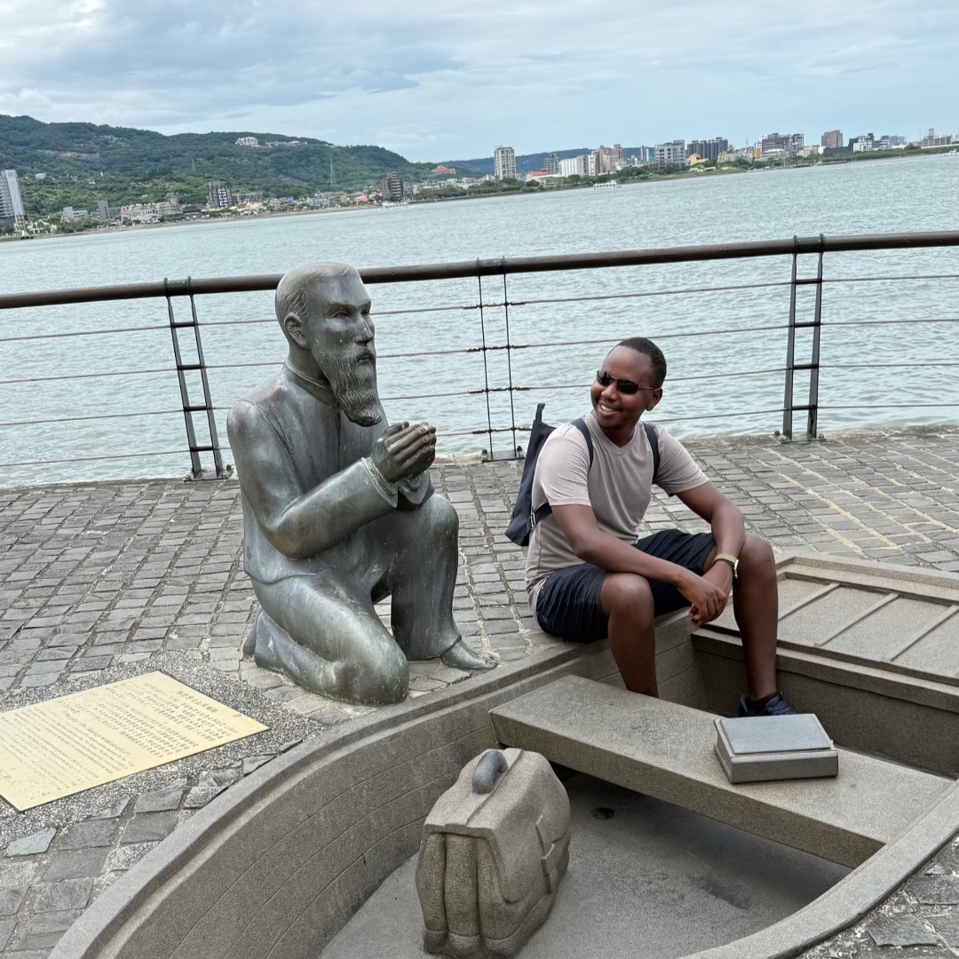 For UBC PMBA student Njamba Koffi, studying abroad in Taiwan meant kindness at every turn—from strangers to classmates. He gained global business insights in class &amp; explored culture, nature, and people outside of it. “Taiwan left me wanting more.” 💫