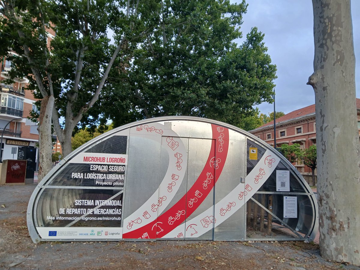 📦🚲#cargobike al servicio de ciudadanos y empresas, que permite cargar la compra, la carga de tu oficina o lo que sea en su caja delantera.
📍Disponible en Logroño, junto al parking Revellín.
📲Descarga la app PVerde y sigue los pasos.
+info whatsapp.com/channel/0029Vb…