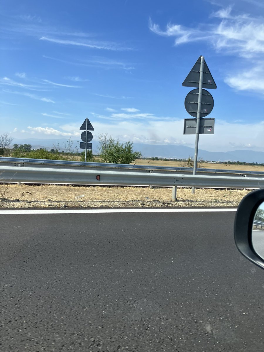 The newly renovated highway between Sofia and Plovdiv has signs. They are just revolutionary designed to not face the drivers. 
#highway #roads