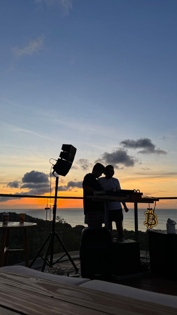 Bitcoin Roatan tweet media