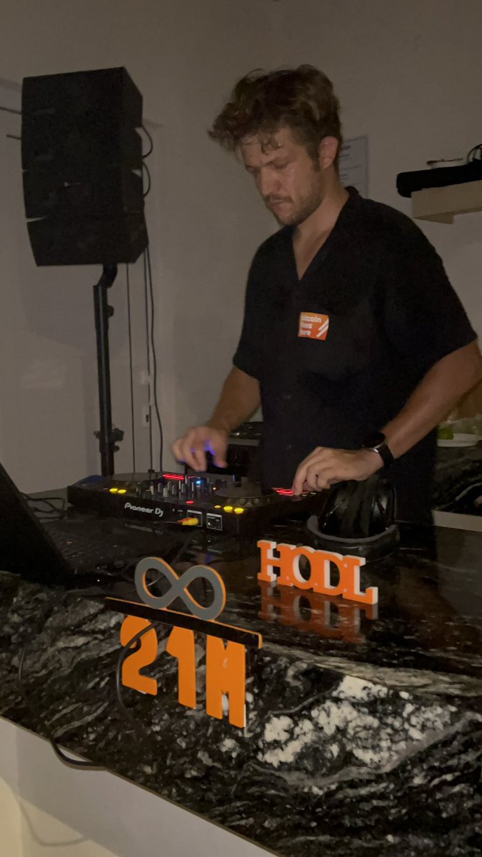 Bitcoin Roatan tweet media