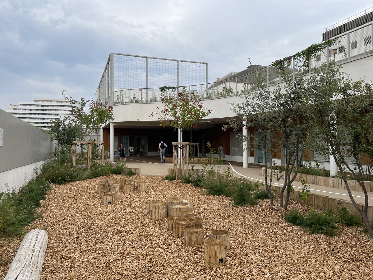 Visite des nouvelles écoles <a href="/montpellier_/">Ville de Montpellier</a> 
✨ Hypatie (Mosson) : #projetéducatif innovant, financé par l’#ANRU. 22,8 M€, 14 classes, signalétique réalisée avec les enfants 🌟
🌿 Isaac – Scholl (Nouveau Saint-Roch) : école #RE2020, végétalisée &amp; ouverte sur le parc René Dumont.