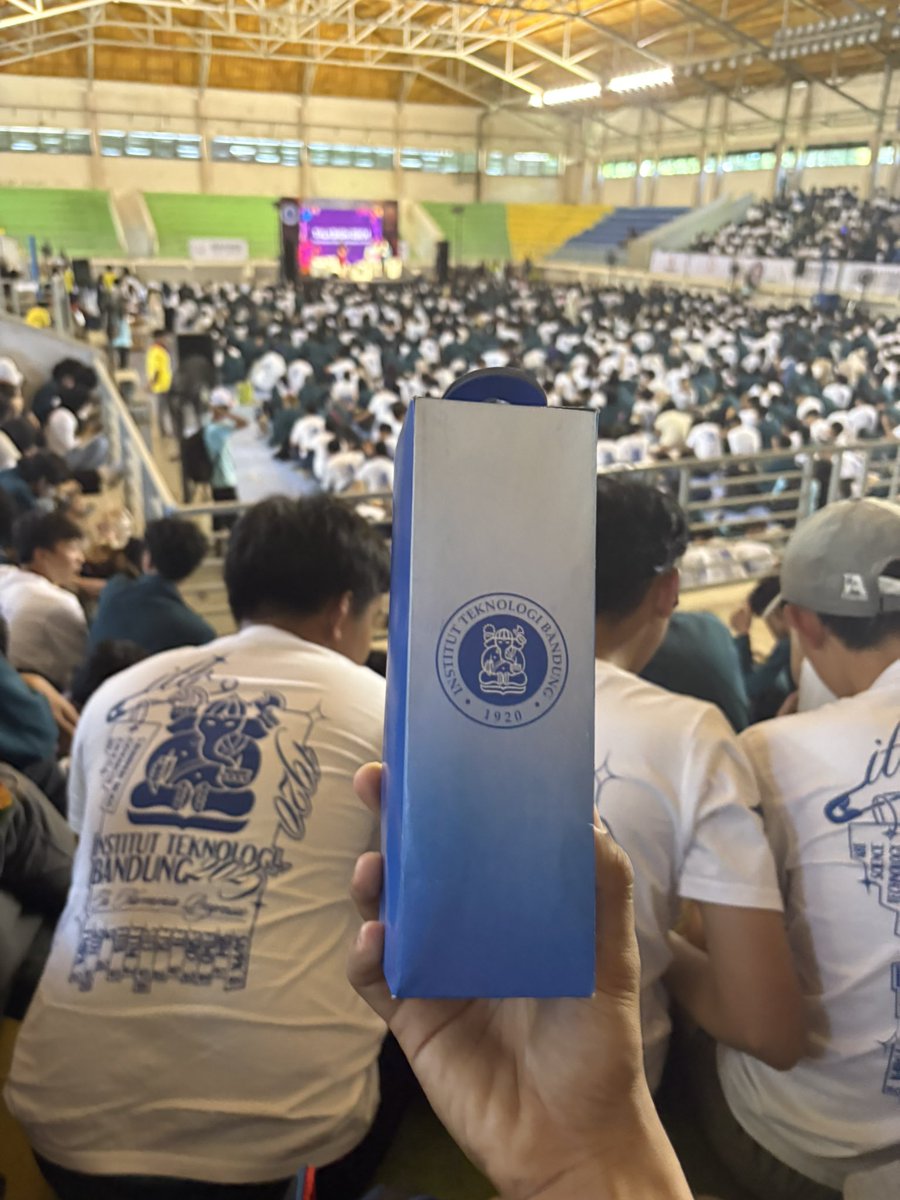 deckerbush's tweet photo. DAY 2 perasaanku lbh senang dr day1(indoor wkwk),paling berkesan diberi motivasi dr narsum yg luar biasa kerennya
5 temen new: rasyah,nizar,wili,kelvin&amp;rayan
#Day2MenjadiVenturions #LifeLongLearner #MengakarKuat #OSKMITB2025 #KATITB2025 https://t.co/dOXleQhTNt