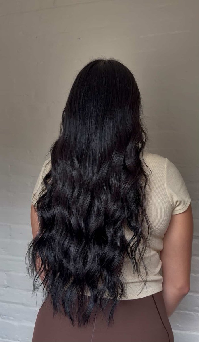 bohyme's tweet photo. Perfectly tousled 22s on this fine Tuesday 🤌

Stylist: @skylarmarie.hair
Salon: @the212salon
Method: @The_foundation_academy
📍 #PleasanthillOH

#Bohyme #Hairextensions #handtiedhair #handtiedextensions #thefoundationacademy #hairextensionmasters #hairextensionmagazine https://t.co/xqvt5QPuif