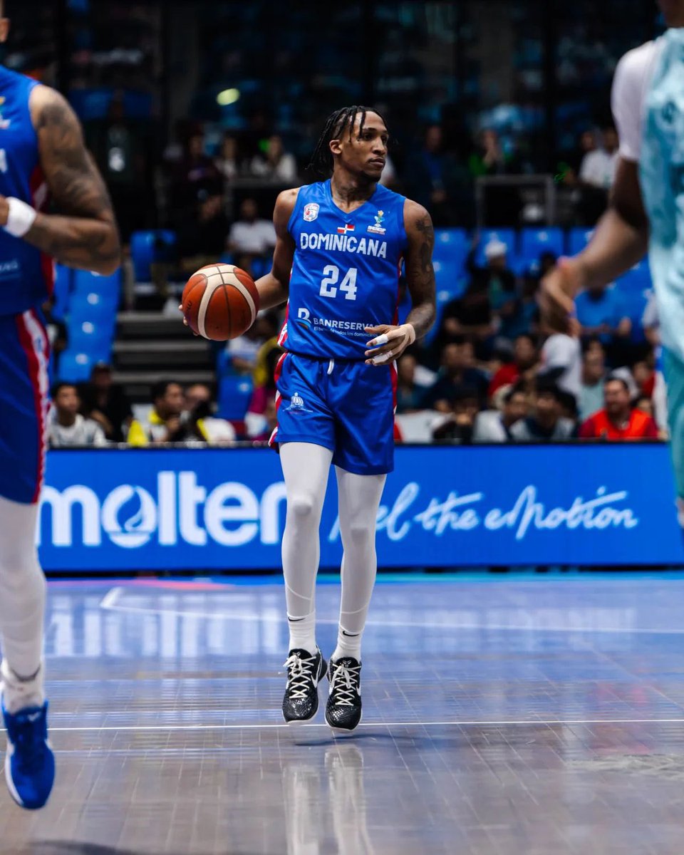 DomDeportes's tweet photo. Según @im_laroca , el SG de san Cristóbal Argenis Pérez ha sido contactado por varios equipos del @bsnpr , luego de la actuación de Pérez en #puertorico y su desempeño hasta el momento en el #AmeriCup , Jassel ha estado en el 👁️ del 🌪️ de nuestros vecinos.

#somosdomdeportes1 https://t.co/Fo0nhlYBK8