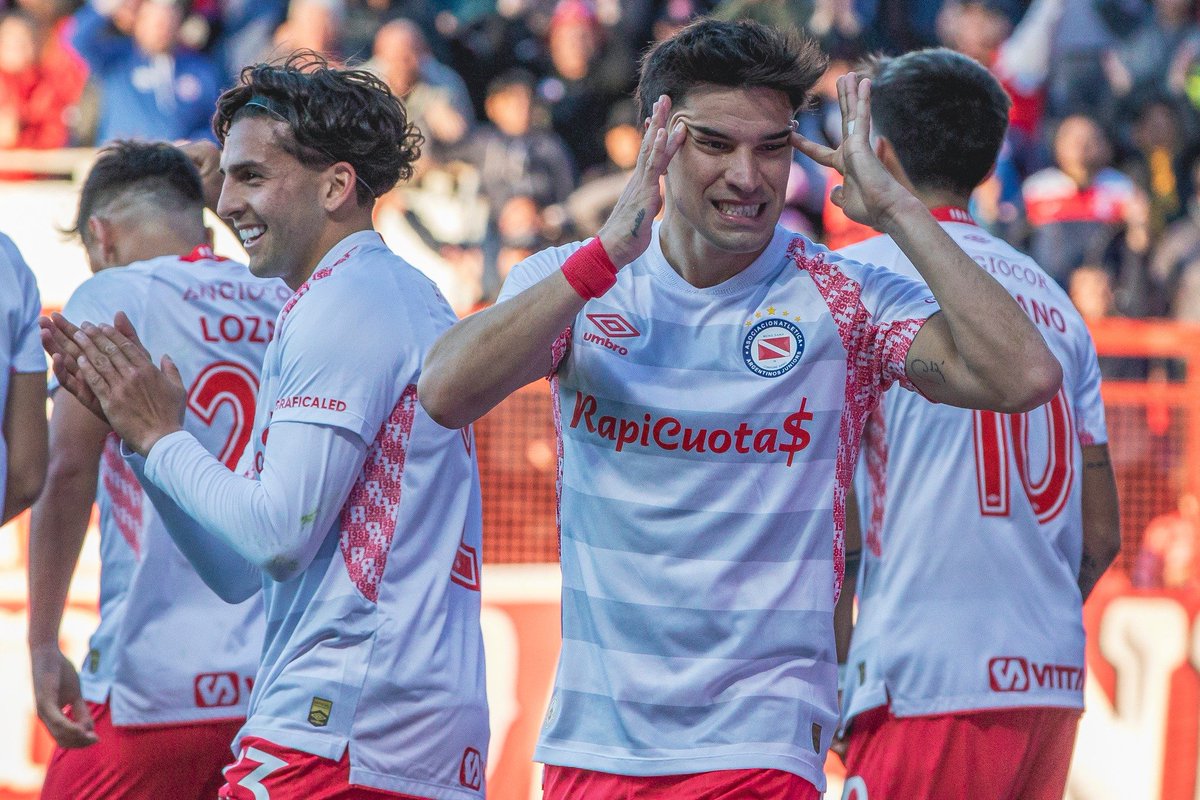 #AAAJ <a href="/AAAJoficial/">Argentinos Juniors</a> vs los grandes desde la reinauguración del Diego Armando Maradona:  

- Boca 19 PJ - 5G- 9E - 5P
- Independiente 16 PJ - 6G - 6E - 4P
- Racing 16 PJ - 11G - 1E - 4P
- River 15 PJ - 6G - 4E - 5P
- San Lorenzo 18 PJ - 6G - 5E - 7P

Totales: 84 PJ- 34G - 25E - 25P