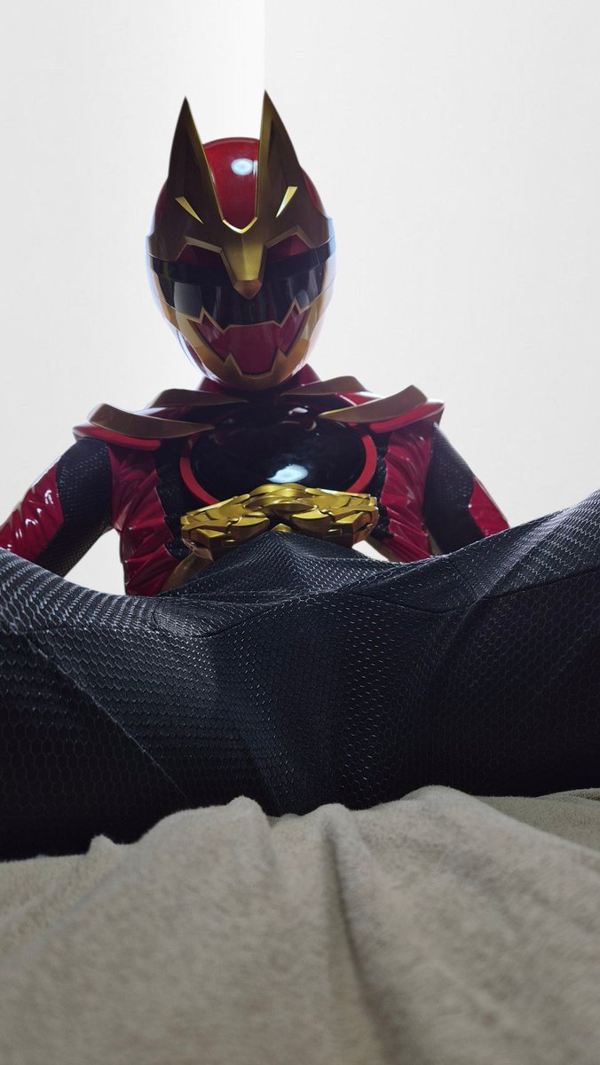 ヒーロースーツを着るとすぐに立ってしまう。