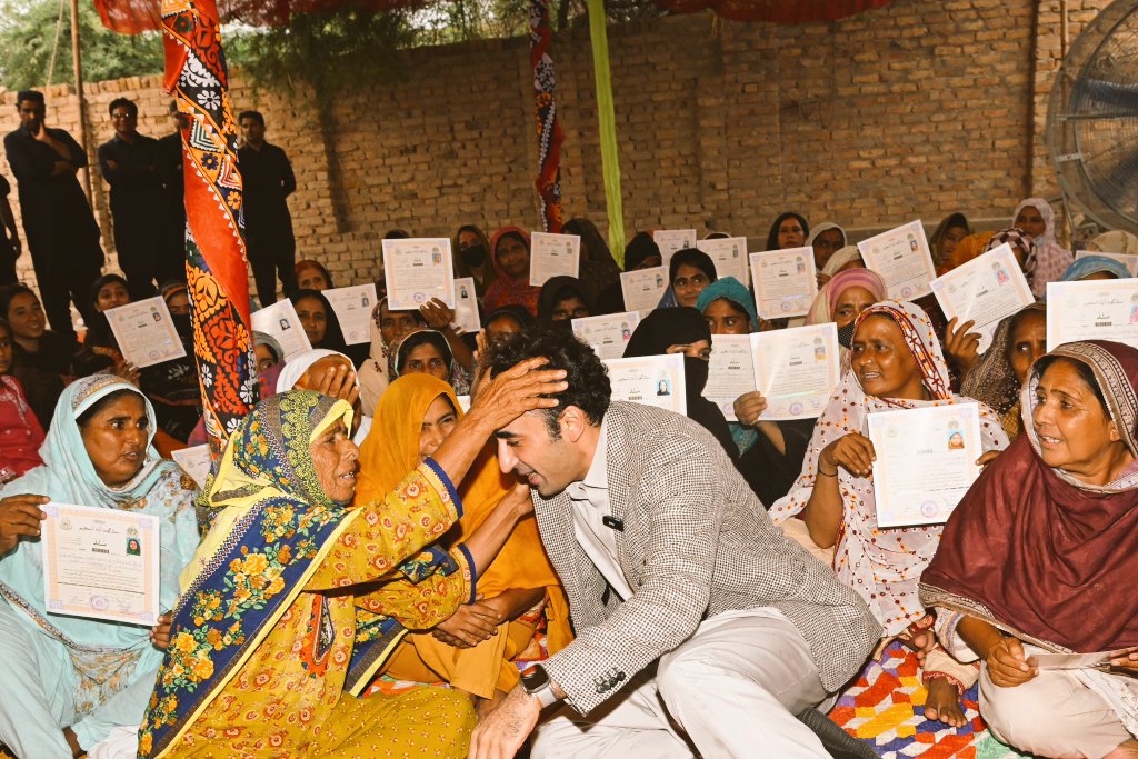 Syed Maqsood Shah (@syed_maqsoodsha) on Twitter photo This moment says it all the prayers love and trust of the people are with Chairman <a href="/BBhuttoZardari/">BilawalBhuttoZardari</a> A leader who sits among the poor who turns their mud huts into climate resilient homes and personally hands over ownership rights this is what true people’s politics looks like! This moment says it all the prayers love and trust of the people are with Chairman <a href="/BBhuttoZardari/">BilawalBhuttoZardari</a> A leader who sits among the poor who turns their mud huts into climate resilient homes and personally hands over ownership rights this is what true people’s politics looks like!