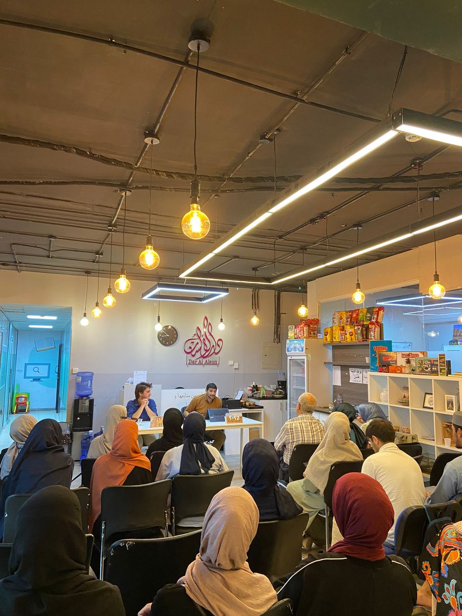 darulalsun's tweet photo. İstanbul Üniversitesi İlahiyat Fakültesi Öğretim Üyesi Cemal Yusuf, “Tercüme, Teknikleri ve Sık Yapılan Tercüme Hataları” isimli konferansta öğrencilerimizle bir araya geldi. https://t.co/LD2vmwFH1h