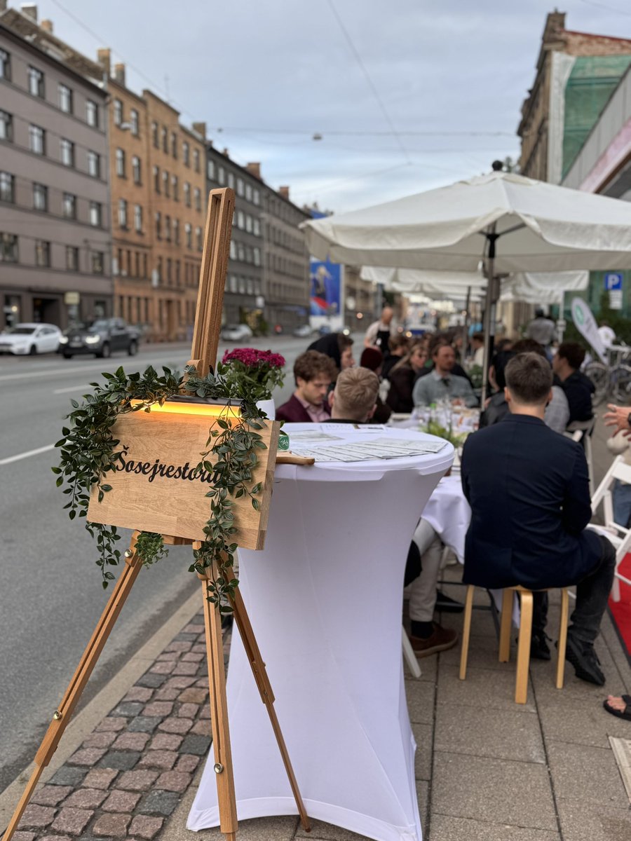 AndrejsUrbans's tweet photo. Šosejrestorāns pie Brīvības ielceļa 🍾

Paldies @PilsCilvekiem par šīs akūtās problēmas aktualizēšanu

Brīvības ielas potenciāls ir milzīgs ❤️ https://t.co/3brVz6VP6M