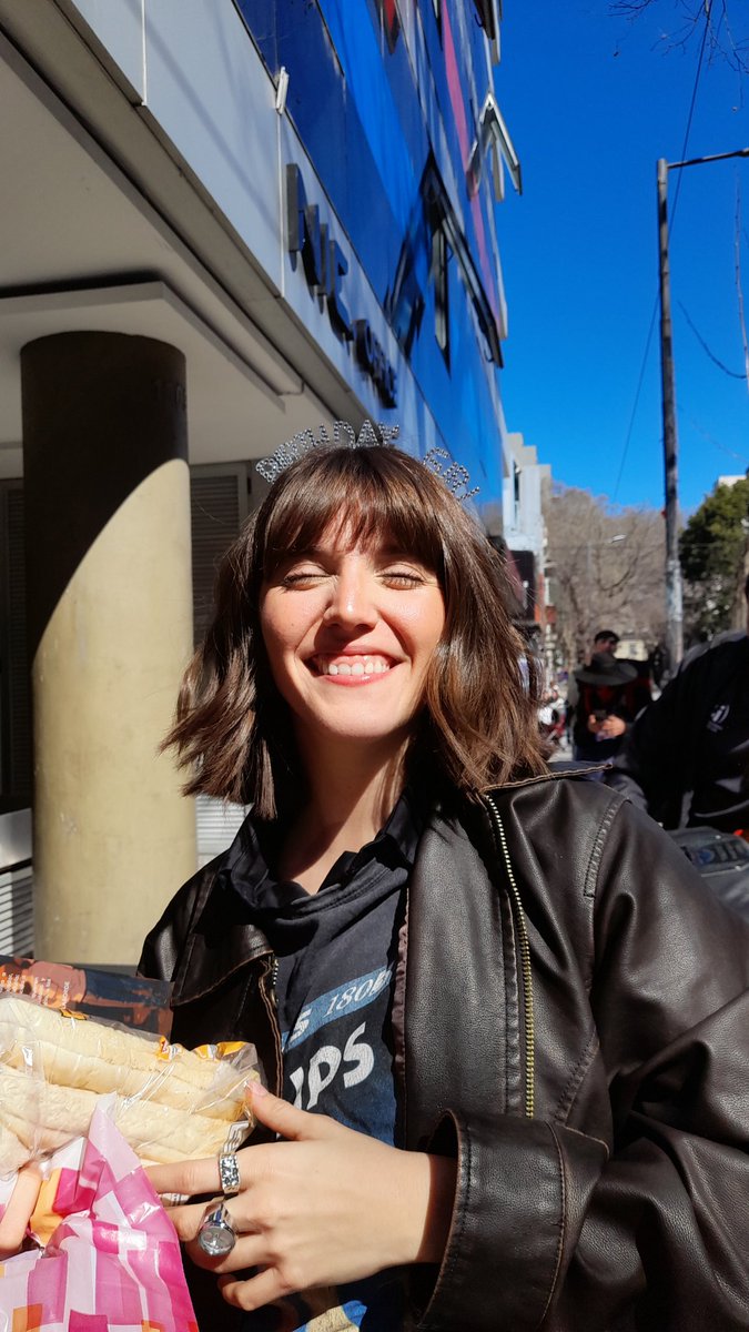martibenzapics's tweet photo. birthday girl💛🎂 https://t.co/rdjW6ghY65