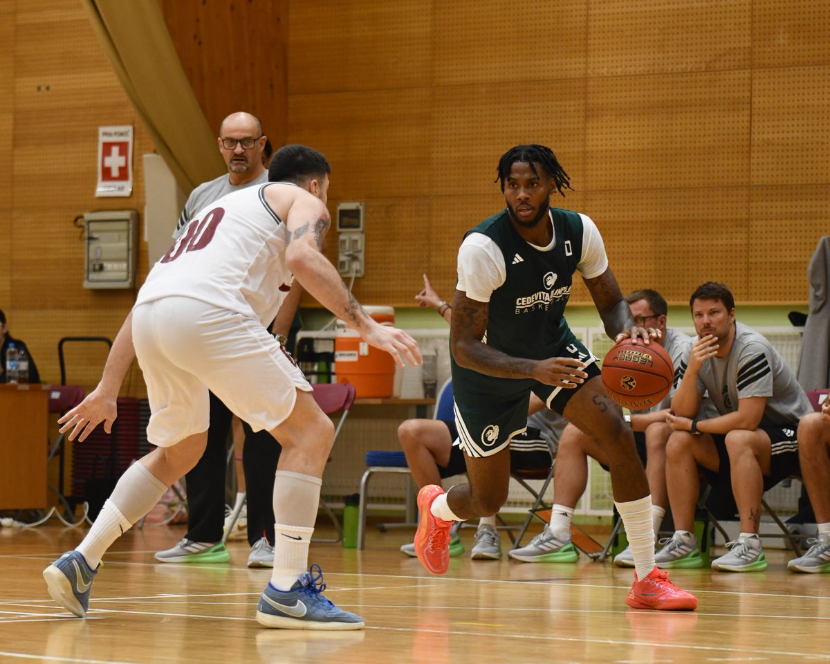 Final📊:

 ➡ Stewart 13 / 5 rebounds
 ➡ Blažič 12
 ➡ Houindo 12 

#ZmajevaDruzina
