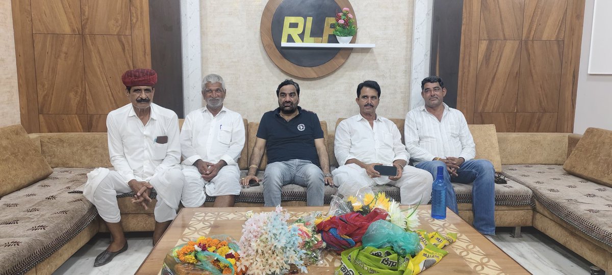 hanumanbeniwal's tweet image. नागौर संसदीय क्षेत्र की खींवसर विधानसभा में स्थित लोक देवता तेजाजी महाराज की जन्मस्थली खरनाल में आगामी तेजा दशमी को आयोजित होने वाले तेजाजी के मेला महोत्सव को लेकर अखिल भारतीय वीर तेजा जन्म स्थली संस्थान, खरनाल के अध्यक्ष श्री सुखराम खुड़खुड़ीया,कोषाध्यक्ष श्री भंवराराम धौलिया व…