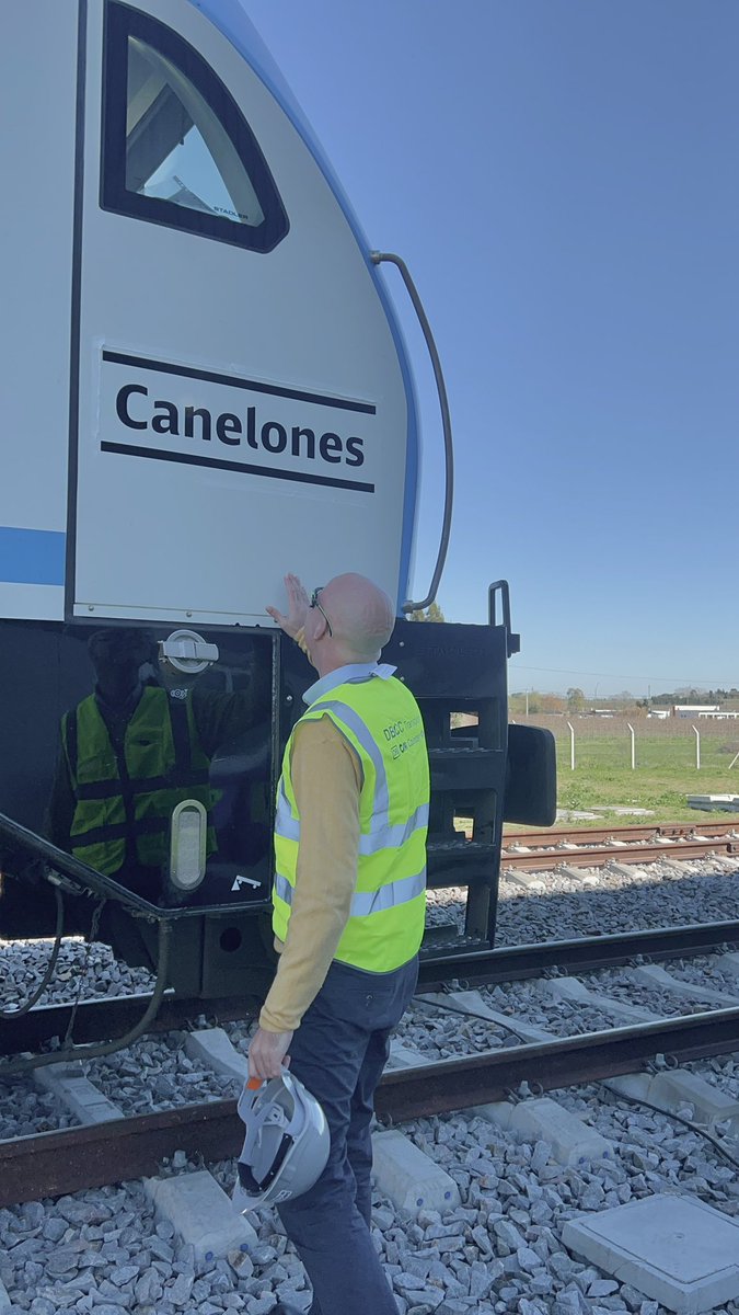 Visitamos la estación ferroviaria operada por <a href="/dbcc_transport/">DBCC Transport</a> en Juanicó.

La inversión en infraestructura es fundamental para que Canelones avance. 

Trabajaremos junto a otros organismos del Estado y privados para atraer inversiones que generen empleo genuino para los canarios!