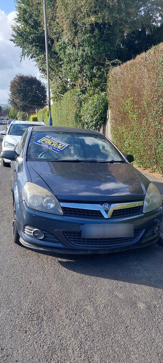 #LPT4 This #Vauxhall #Astra was seen driving in #Tonbridge High Street using a #MobilePhone, vehicle was stopped and the driver holds a #ProvisionalLicence and is also #UnInsured.
Vehicle has been Seized and driver summoned to court. #DriveInsured #Fatal4 CAD 26-1139 RB