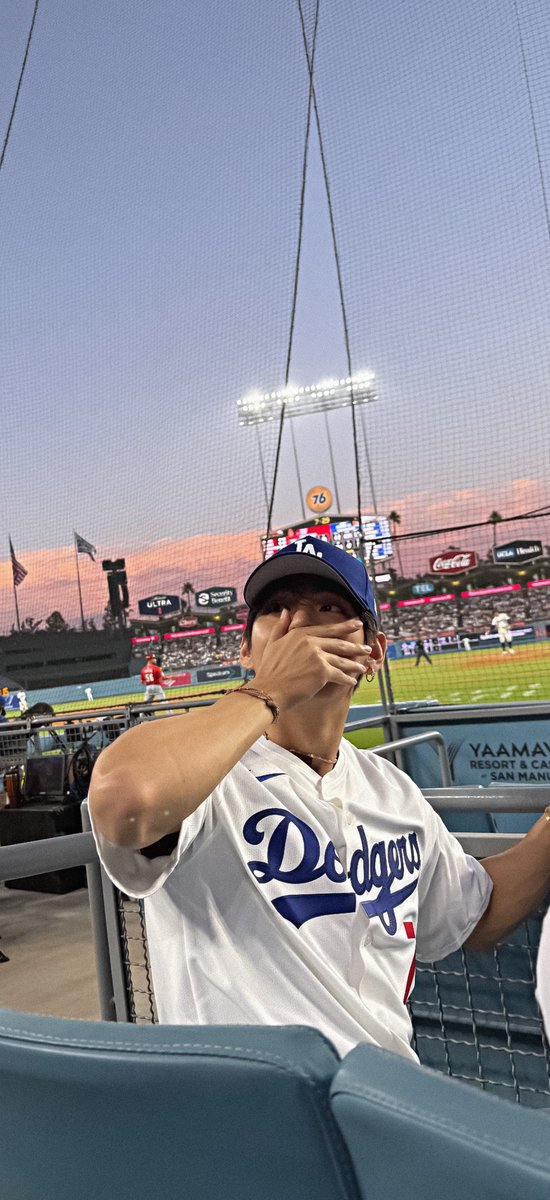 jey_kristi's tweet photo. [250826] Taehyung on Instagram

Wallpaper/Lockscreen📱

V AT DODGERS STADIUM
TAEHYUNG AT DODGERS STADIUM
#BTS #방탄소년단 #V #뷔 #TAEHYUNG 
#VxDodgers #TaehyungxDodgers
#btswallpaper #btslockscreen https://t.co/0gy1GvT0Wt