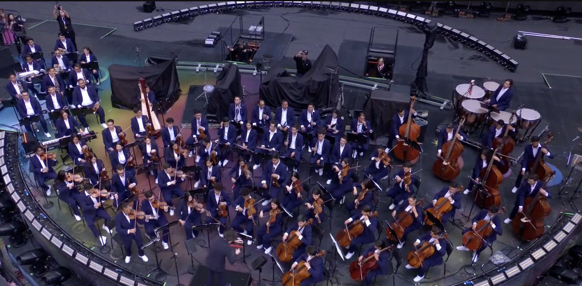 ColdplayXtra (@coldplayxtra) on Twitter photo Chris Martin enjoying Gustavo Dudamel & the Simón Bolívar Symphony Orchestra of Venezuela live at Wembley 🎻🪐✨
🎬 youtube.com/live/etv3PN_xo… Chris Martin enjoying Gustavo Dudamel & the Simón Bolívar Symphony Orchestra of Venezuela live at Wembley 🎻🪐✨
🎬 youtube.com/live/etv3PN_xo…