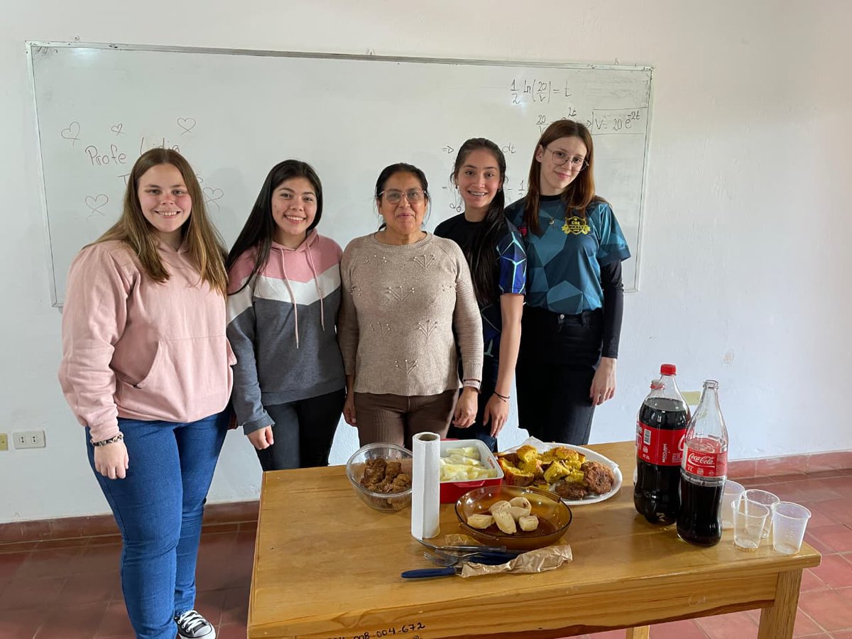 🇵🇾✨ Tavarandu ha Ñe'ê Guaraní Ára Jaguerohory

Estudiantes de Ing. Ambiental e Informática Empresarial realizaron una actividad interdisciplinaria para celebrar el Día del Folklore Paraguayo y el Día del Guaraní, destacando nuestra cultura.

Más info 👉 facyt.uni.edu.py/15408