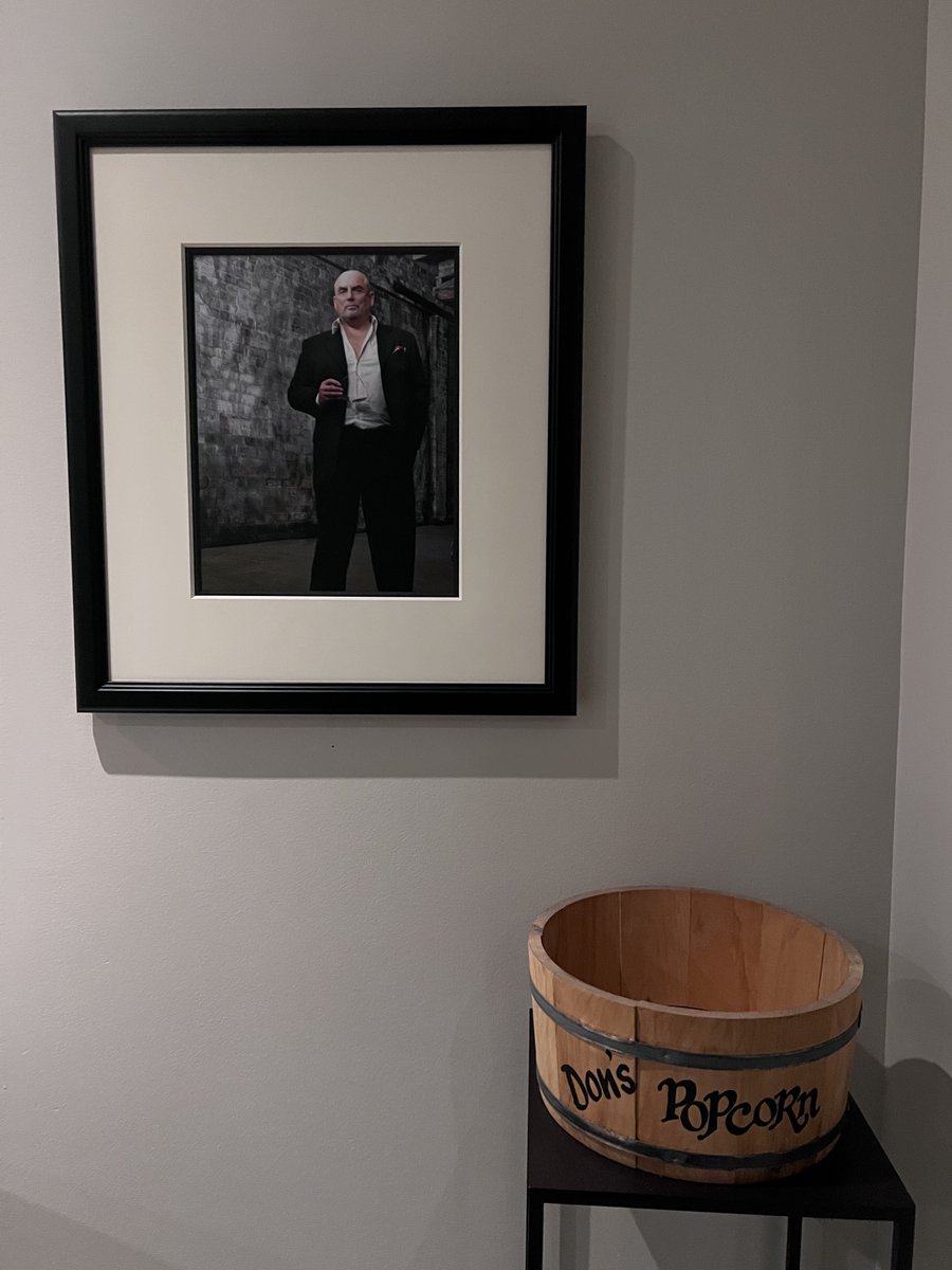 Thinking of our friend Don LaFontaine on his birthday. Here is our tribute to Don in the hall of DG Studios where he recorded many movie/TV/radio promos. The bowl was custom made for him, as he loved to eat popcorn during his #VO sessions.
#donlafontaine #voiceover #movietrailers