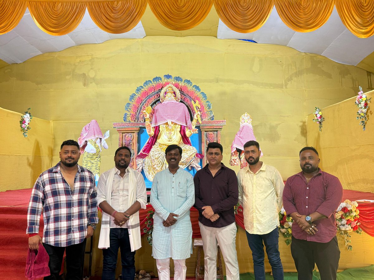 गणेश पूजा, विघ्नहर्ता भगवान गणेश के जन्मोत्सव के रूप में मनाई जाती है। यह पर्व समृद्धि, बुद्धि और सौभाग्य लाता है, जमशेदपुर शहर के विभिन्न स्थानों और घरों में गणेश जी की प्रतिमा स्थापित कर भक्तिपूर्ण भाव से आराधना की जाती है। 

मनीफिट जागृति क्लब के श्री श्री गणेश महोत्सव के