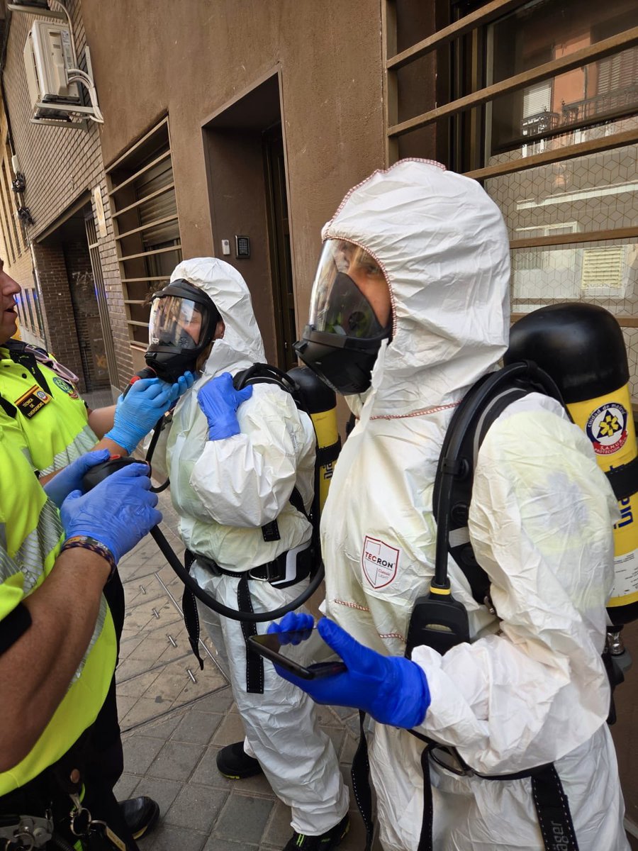 Nuestra unidad Fénix es la encargada de Procedimientos Especiales.

Es activada en intervenciones en las que pudiera haber algún tipo de riesgo biológico, químico, nuclear o radiológico.

Además realiza apoyo con material específico a nuestras unidades del operativo!