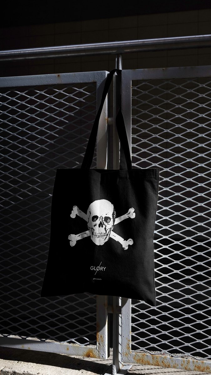 THIS FRIDAY – GLORY HAMBURG LAUNCH PARTY ☠️

Hosted by <a href="/TheVolleyLondon/">The Volley</a>, we've got:
⚽️ Hamburg vs St. Pauli watch party
🍺 German beer and food
🆓 Glory goody bag for the first 100 that purchase an issue (if you've already bought one, just bring proof).

We'll be there from 7pm