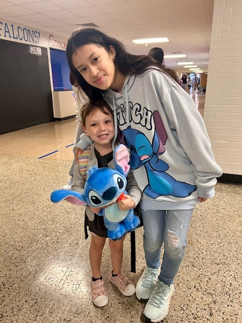 👧👦 Different ages, same Royal spirit. At RISD, our students are connected by tradition, pride, and community—because here, we are all family. 🦅 #Family #WeAreRoyal #InvestingInOurTomorrow