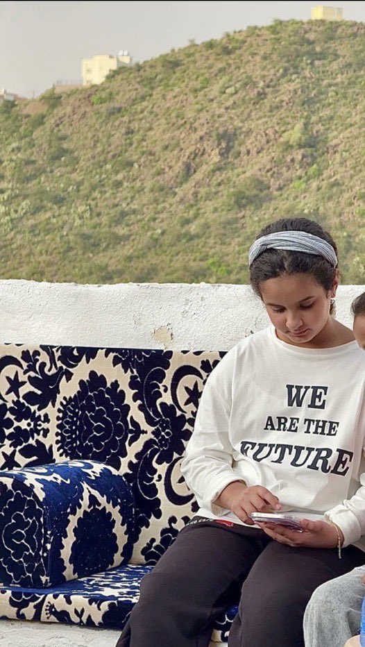 الأميرات الجميلات الجوهرة و لطيفة بنات الأمير #عبدالعزيز_بن_فهد
الله يحفظهم جميع ويبارك فيهم