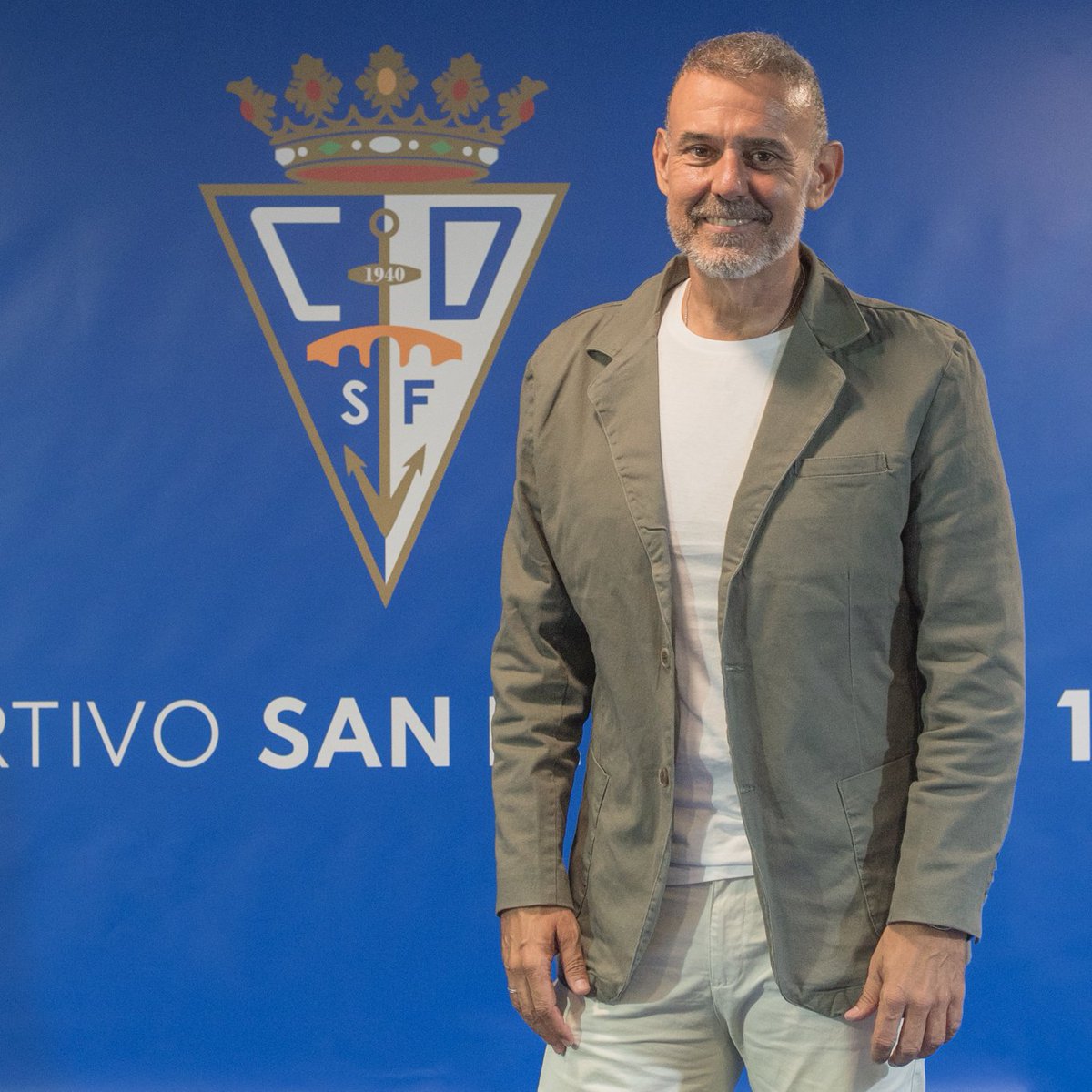 🆕 ¡𝑫𝒂𝒏𝒊 𝑳𝒖𝒏𝒂, nuevo presidente de honor del #CDSanFernando1940!

💙 "Estoy muy orgulloso de poder colaborar con mi Club, 𝒆𝒍 𝒒𝒖𝒆 𝒉𝒆𝒓𝒆𝒅𝒆́ 𝒅𝒆 𝒎𝒊 𝒑𝒂𝒅𝒓𝒆 y con el que he vivido tanto junto a mi gente"

⚓️¡Bienvenido a tu casa, Dani!

bit.ly/4n1tPOC