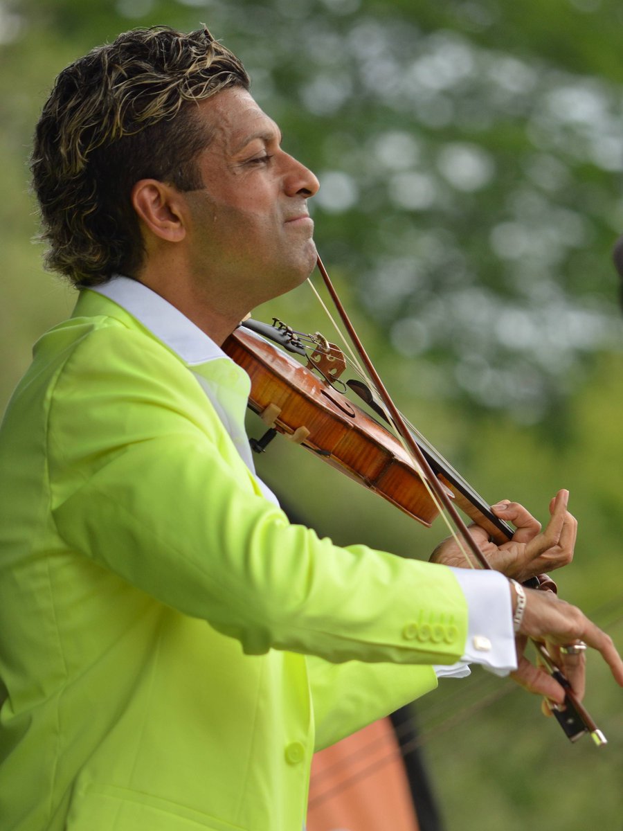 pics from this year’s Viva Goa 😊🌴😎
.
.
#gpinto #grenvillepinto #gpintoviolin #viva #goa #violin #performance #stage #Toronto