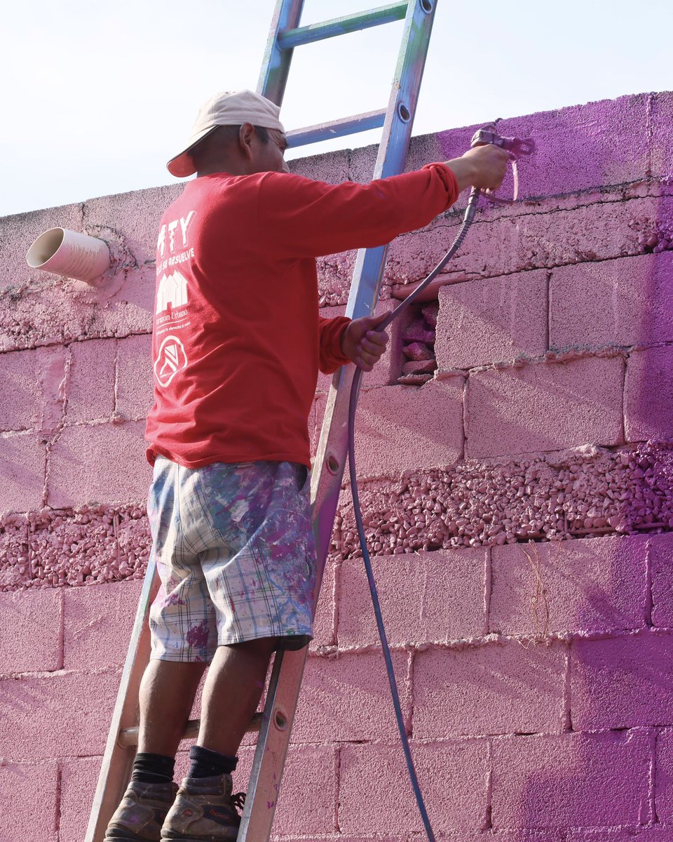 mtygob's tweet photo. 🎨 En la Colonia Independencia ya llevamos 203,776 m² pintados.
Seguimos trabajando en la renovación de nuestros espacios y fortaleciendo la comunidad.💚💜
#AquíSeResuelve #TransformandoMonterrey https://t.co/cueuWjDf6m