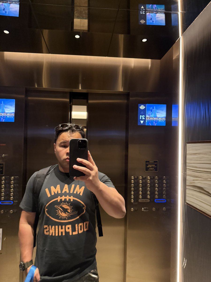 ManOfTheLibrary's tweet image. Bye for now Miami…✌️ #LivingLibrary 📚