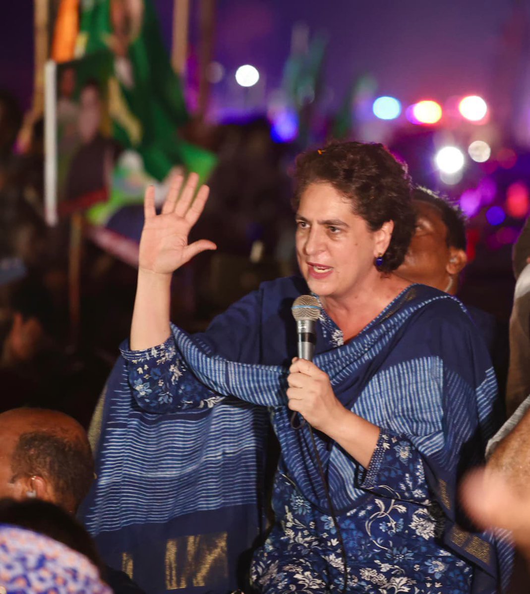 इंदिरा गांधी जैसी लग रही है या नहीं दोस्तों