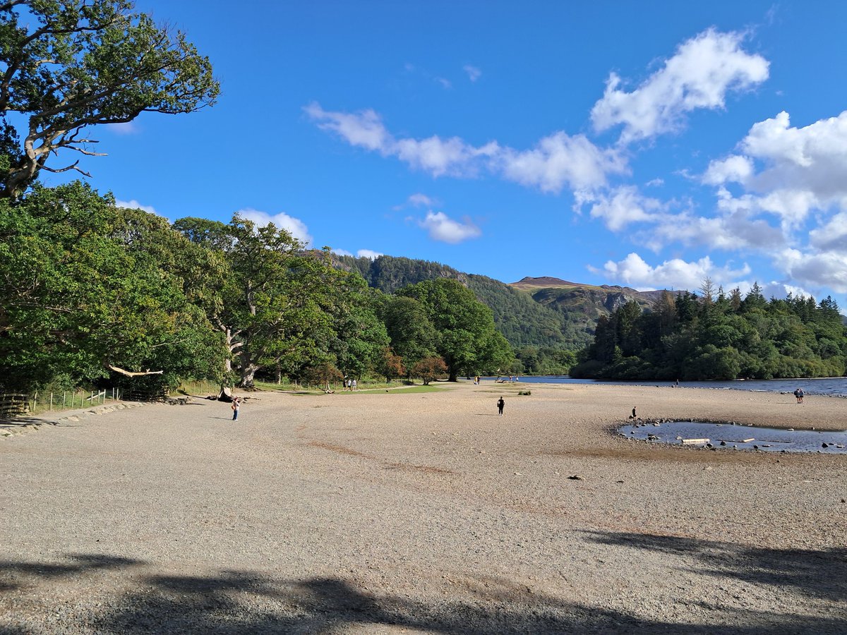 It was almost deserted down by the lake this afternoon... 

Very quiet 🤫 and lovely and sunny too 😎 

#Derwentwater #Keswick #LakeDistrict #selfcateringaccommodation