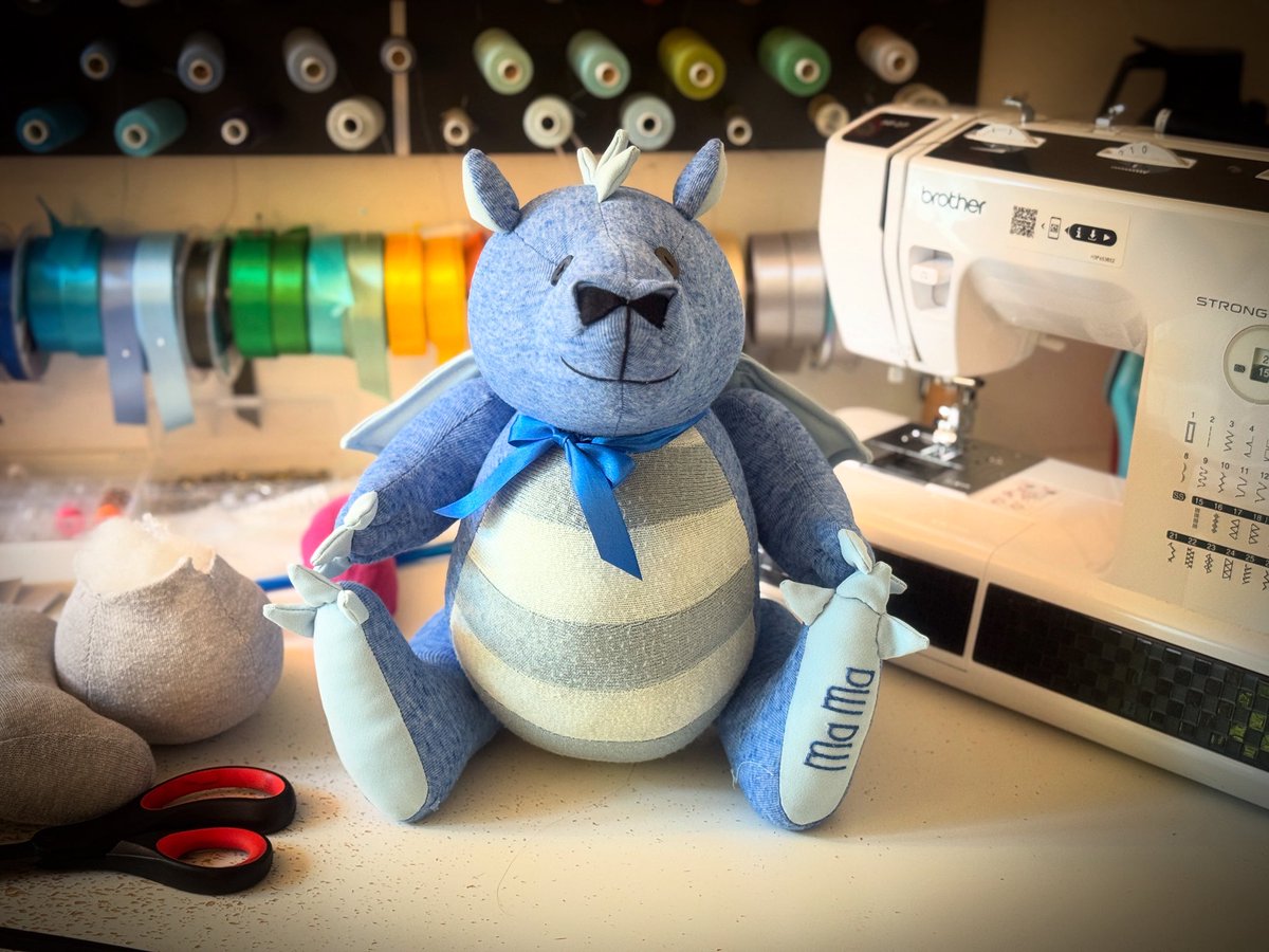 thememorybears's tweet image. Another beautiful special order Dragon Memory Bear ready to go.

The UK’s original Memory Bears. Uniquely &amp;amp; beautifully hand crafted from loved ones clothes, that give memories that will last a lifetime. 🧸🐾❤️

#memorybears
