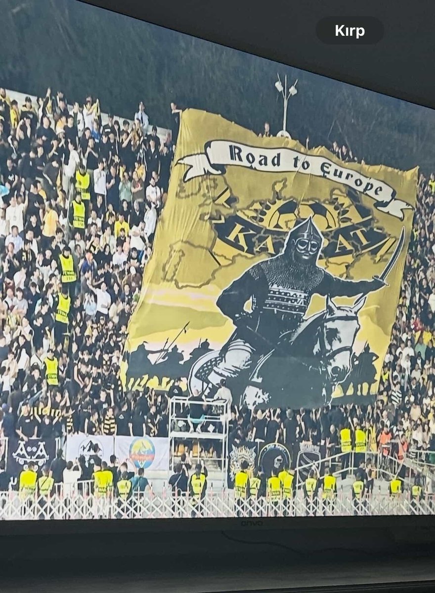 Şampiyonlar Ligi’nden, Kazakistan futbol takımı Kairat Almaty tribünü.