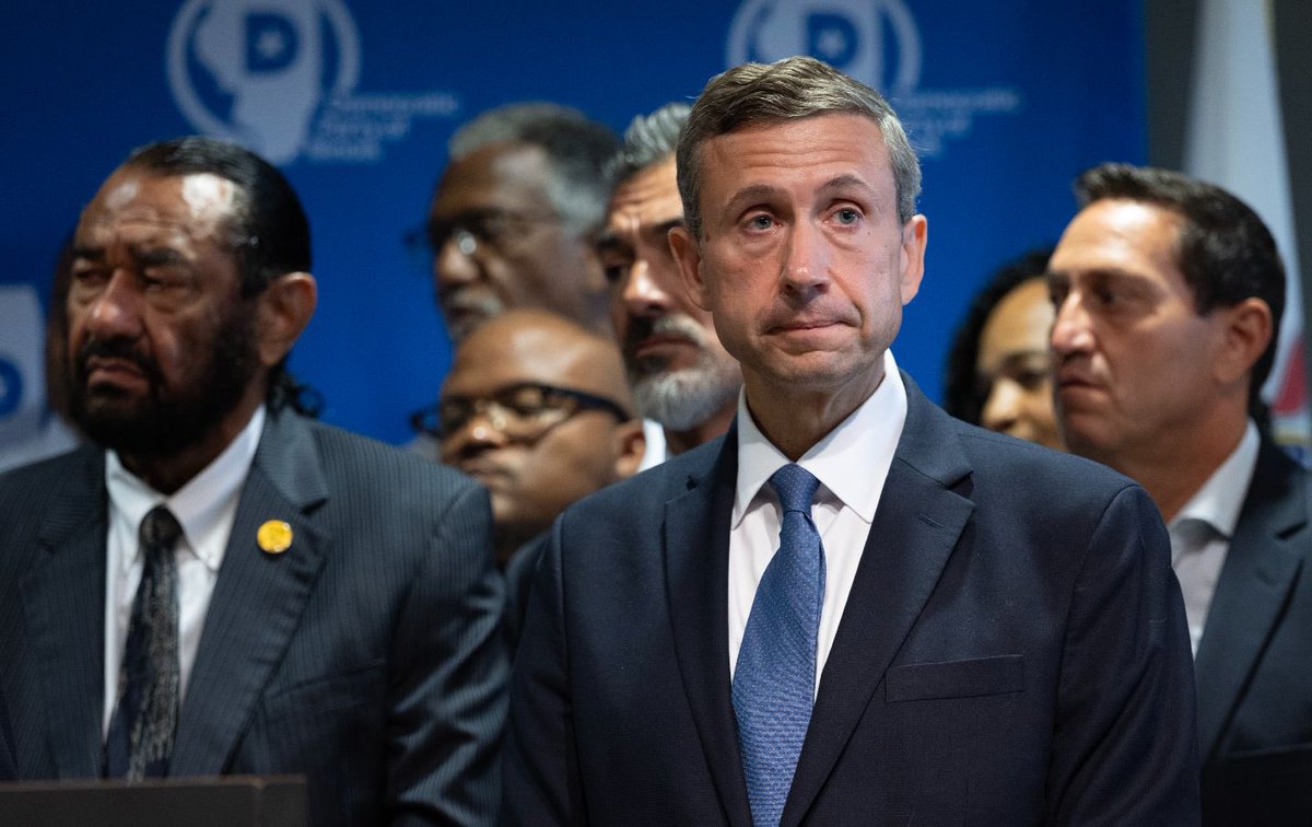 🫏 Democrats Block Gaza Arms Embargo Resolution, Announce Task Force Instead

At its summer meeting in Minneapolis, the Democratic National Committee were forced to confront a split over U.S. policy toward Israel and Gaza. A Gallup poll in July found only 8 percent of Democrats