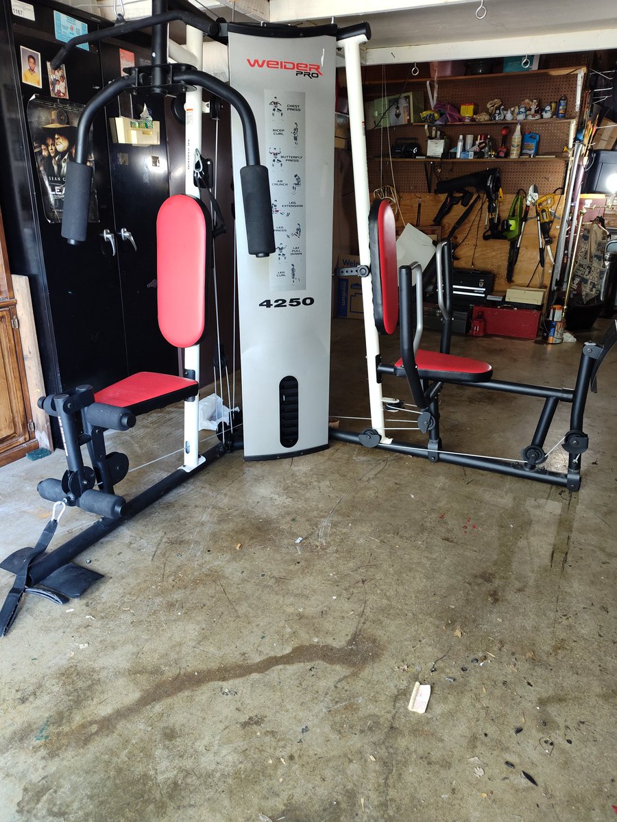 Anyone need a 3 station workout equipment?
Hit me in my DM