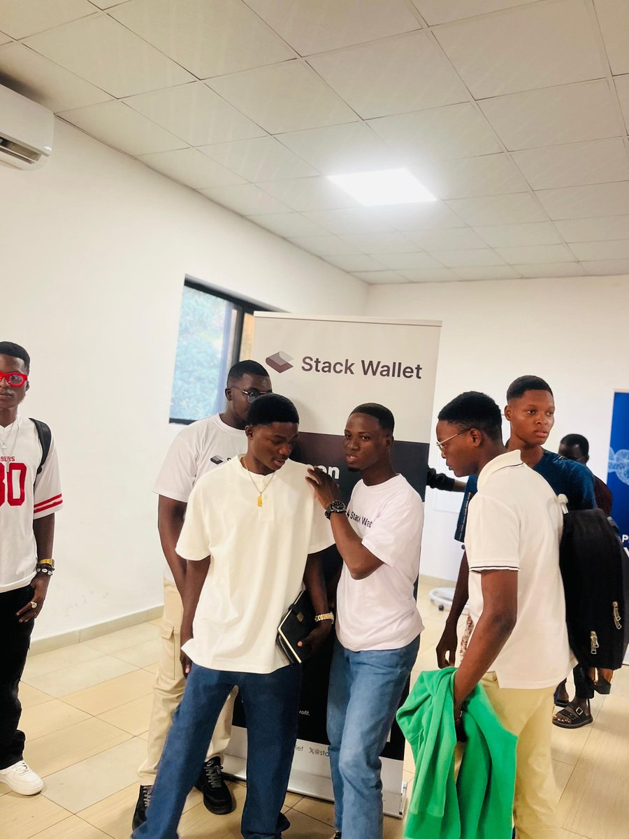 Sodiko123's tweet image. Samedi 23 août s’est tenue un meetup autour de Stack Wallet à Cotonou !
L’objectif ? Présenter ce wallet non-custodial et confidentiel, qui garantit la sécurité et la confidentialité de vos crypto-actifs tout en restant simple à utiliser.
#Crypto #Web3 #StackWallet #Cotonou