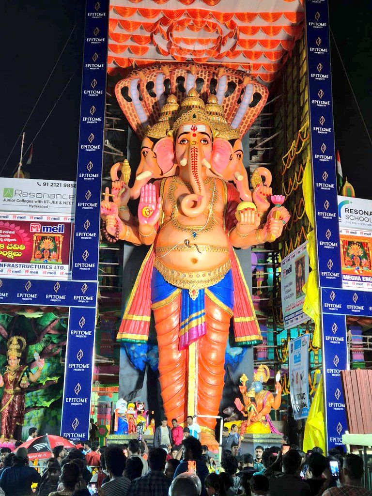 ✨ శ్రీ విశ్వశాంతి మహాశక్తి గణపతి 2025 ✨

The First Look Of #Hyderabad's Iconic #KhairatabadGanesh2025. 

The 69 Ft Tall #Khairatabad #BadaGanesh Idol Unveiled Today. 

📷: <a href="/ESandeep97/">సందీప్ ఎరుకల Sandeep Erukala</a> <a href="/DeccanChronicle/">Deccan Chronicle</a>
#Khairatabad #VinayakaChavithi #GaneshChaturthi #GaneshPuja