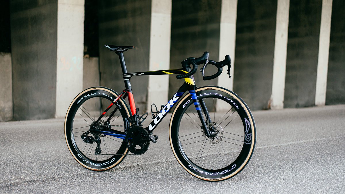 lookcycle's tweet photo. The 795 Blade RS Iconic Black Radial: pro-level performance and refined design, raced by @TeamCOFIDIS at @lavuelta 2025.

Every line tells a story of precision, balance, and conviction.🖤

Discover more 👉 https://t.co/PrSFoRFnUZ

#lookcycle #795bladers #lavuelta25 #teamcofidis https://t.co/vZ85upXKcS