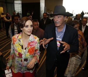 Lilia Aguilar Gil (@liliaaguilarmx) on Twitter photo Día 104 preguntándole a la Senador Lilly Téllez, <a href="/LillyTellez/">Lilly Téllez</a>: ¿Cuánto te pagan @azteca y #FoxNews por seguir su línea y darles la razón en contra del interés del país? Día 104 preguntándole a la Senador Lilly Téllez, <a href="/LillyTellez/">Lilly Téllez</a>: ¿Cuánto te pagan @azteca y #FoxNews por seguir su línea y darles la razón en contra del interés del país?