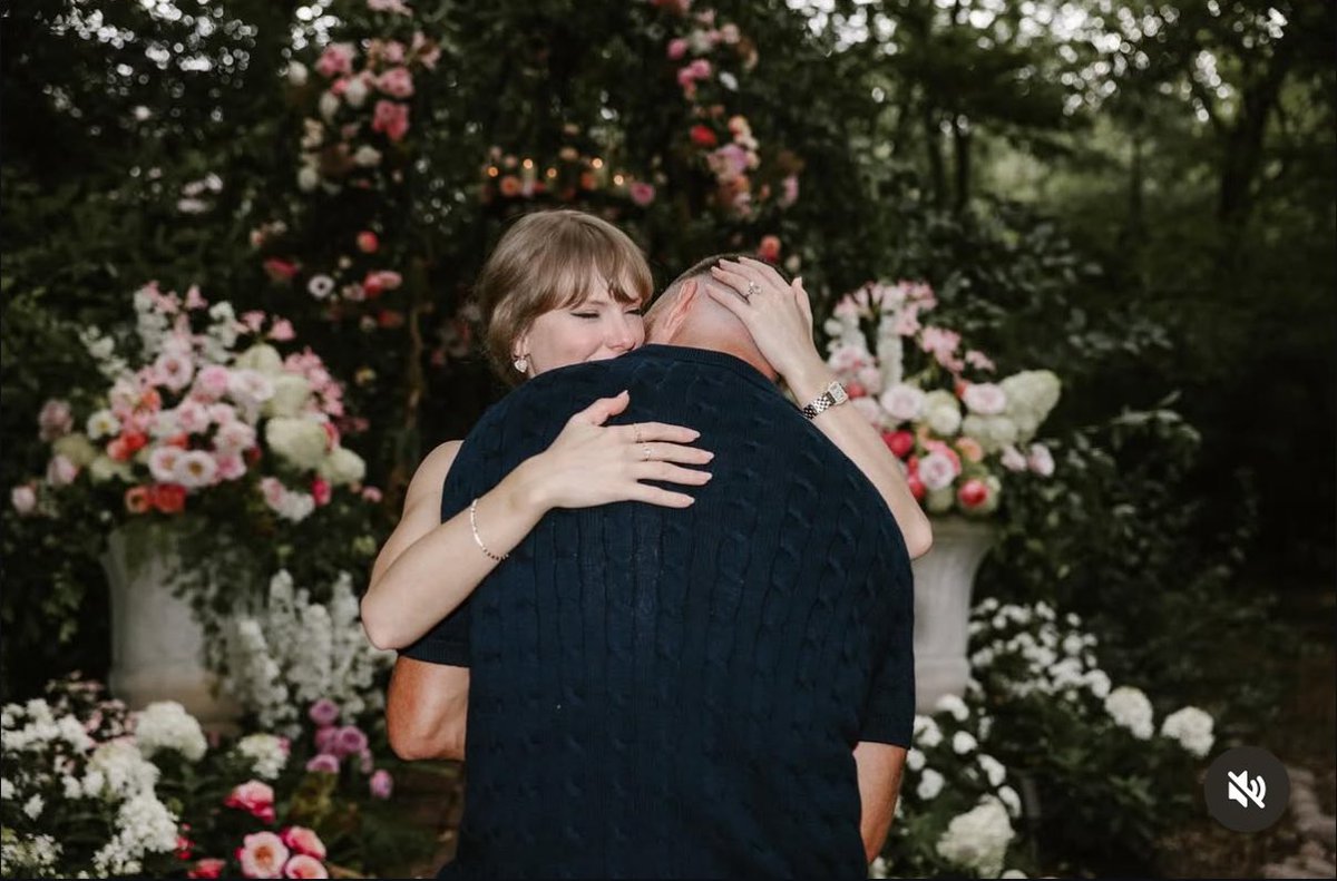 taylorlilacs's tweet photo. I am literally crying! As much as I knew it was gonna happen sometime, it feels surreal. I’m so happy for our girl, she finally found her “the one” 😭🩷🥹 https://t.co/itEADfCyGH
