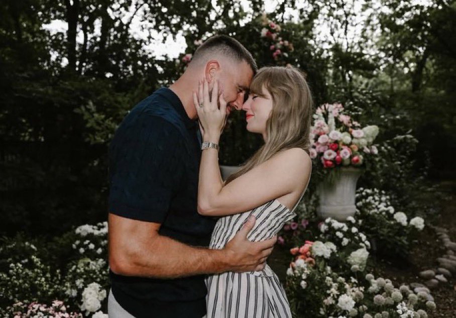 xAnna0x's tweet photo. 🚨 Taylor Swift and Travis Kelce announce they are engaged! https://t.co/jsUiP6erOO