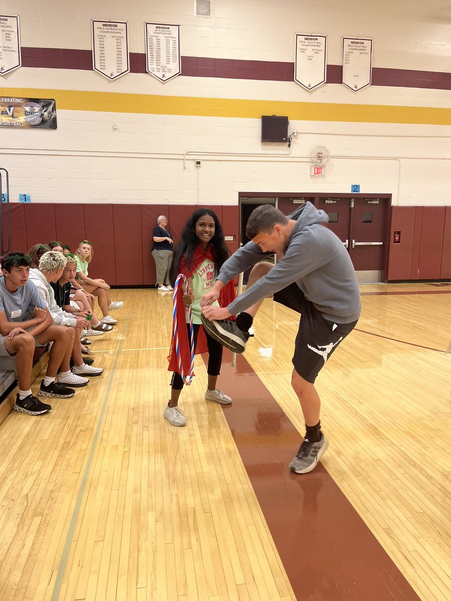 Our amazing Link Leaders welcomed our 9th grade students to the building today. Welcome to all of our new Vikings!