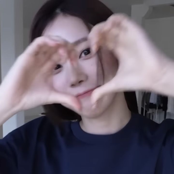 shylvrs's tweet photo. @glossnite let's be moots !! you're a bff materiaaaal 🫰🏻 https://t.co/iMSbqY5OfJ