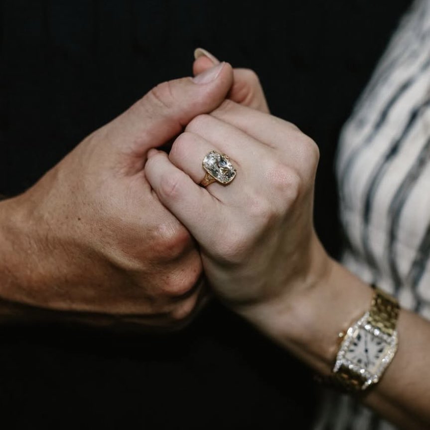 BBQChiefs's tweet image. TRAVIS AND TAYLOR ARE GETTING MARRIED ❤️💛🫶💍